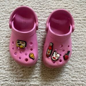 Girl crocs with jiblits